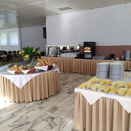 리조트 Osrodek Wypoczynkowy Ania 드지비르지노